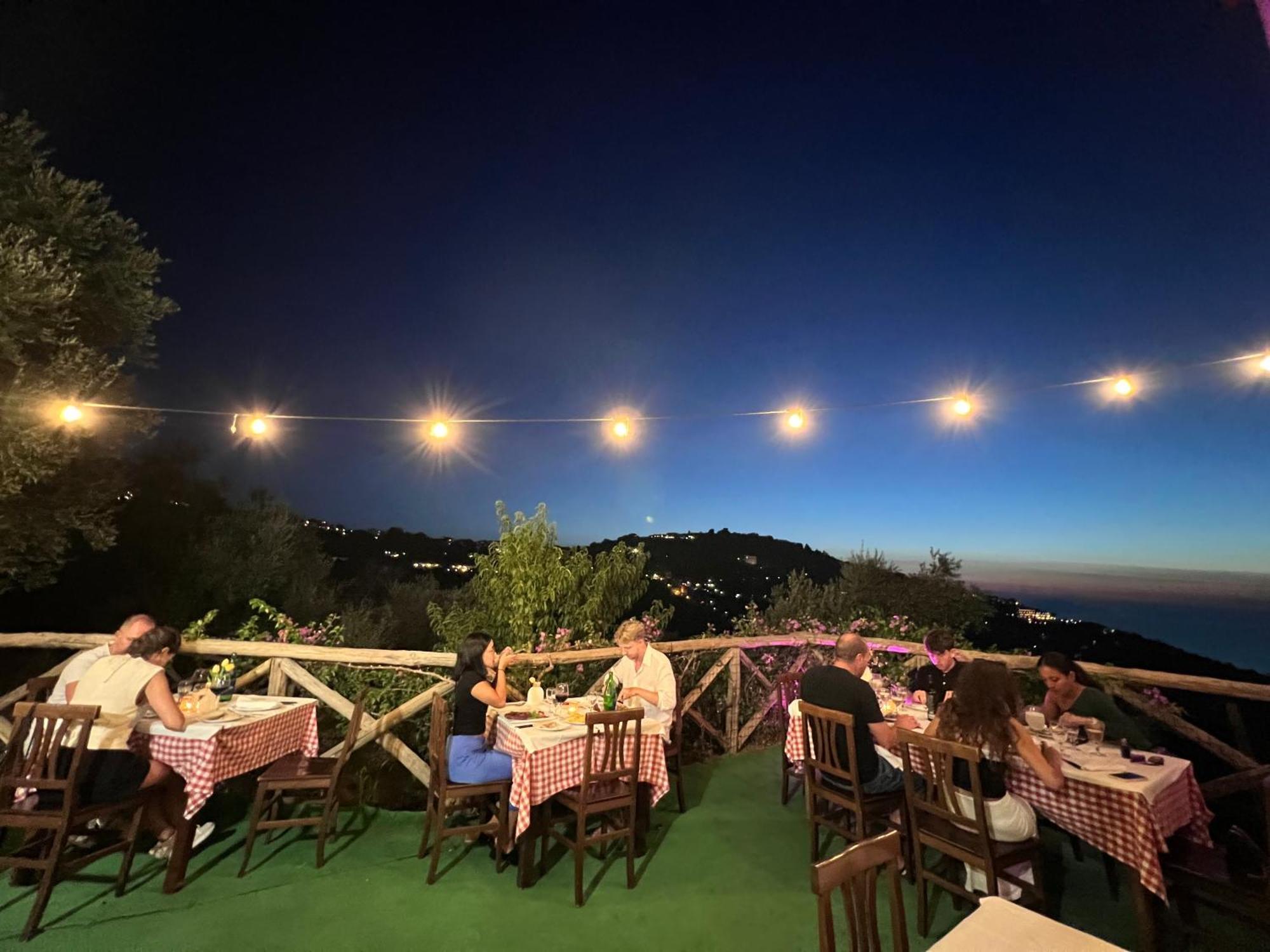 Villa Agriturismo Le Grottelle SantʼAgata sui Due Golfi Exterior foto